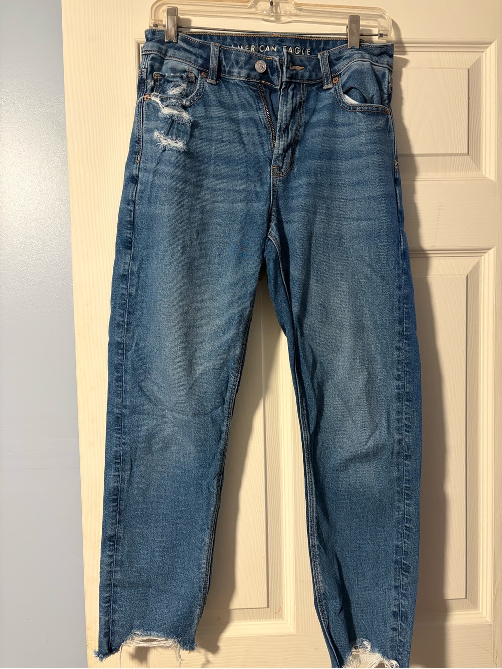 American Eagle Outfitters Women's Light Blue Relaxed Distressed Jeans
